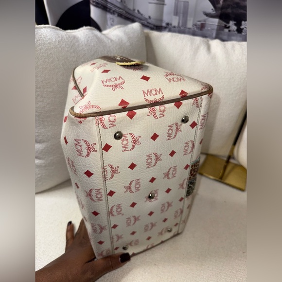 MCM
Visetos Striped Munich Lion Boston
Satchel White comes with COA - Picture 5 of 14